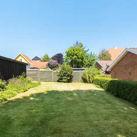 度假居 2 Bedroom Awesome In *